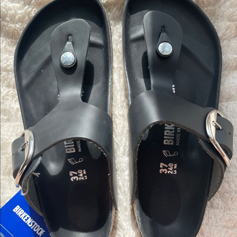 I am selling this brand new Birkenstock Size 6.5